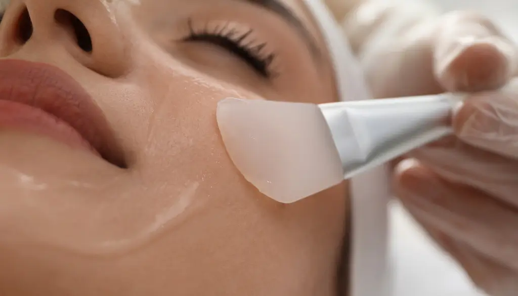 Clarifying Peels (Congestion & Acne-Prone Skin)