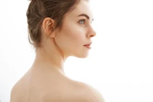 Side profile of a woman with smooth facial features, commonly used to explain what a nose thread lift is