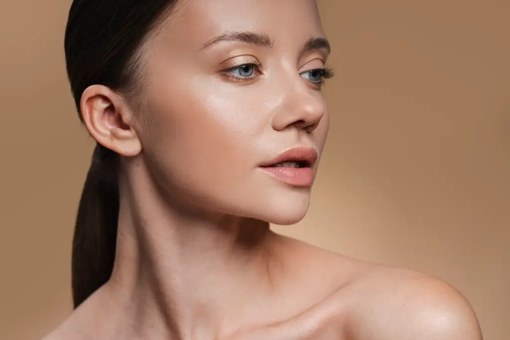 Side profile of a woman with smooth skin, often used to illustrate a nose thread lift procedure