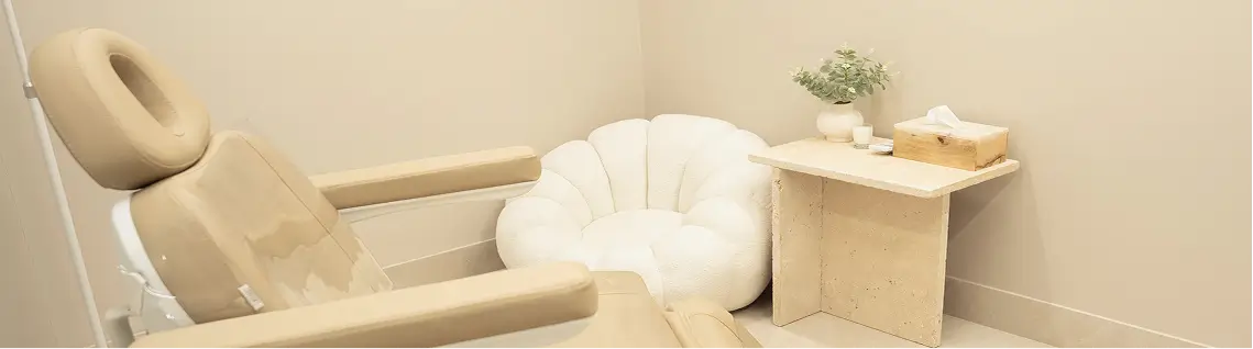 View of the inside of a treatment room at Luxe Lips Camberwell. A cosmetic clinic just a short drive from Surrey Hills